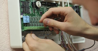 Монтаж аварийных сигнализаций от 3102 руб. в Карасук